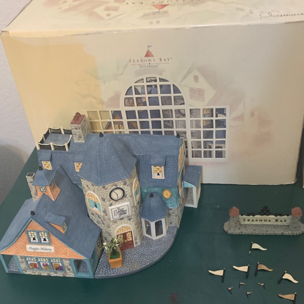 Retired Department 56 Seasons Bay Village House in Blue and Gray
